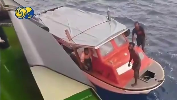 中国科考船赤道救援遇险漂流的巴新船只