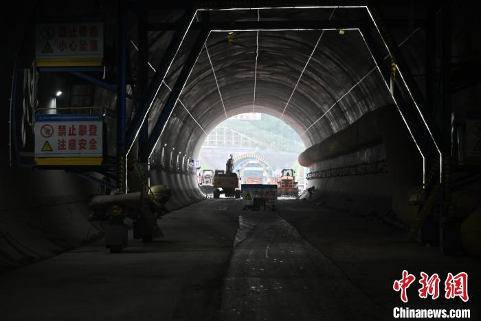 2023年10月，西渝高铁铁峰山隧道的一处建设现场。张旭 摄
