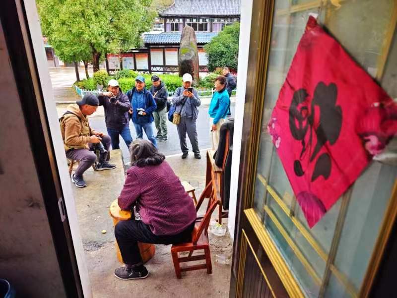 快乐摄影 展示才艺 这个摄影群的年会办得好