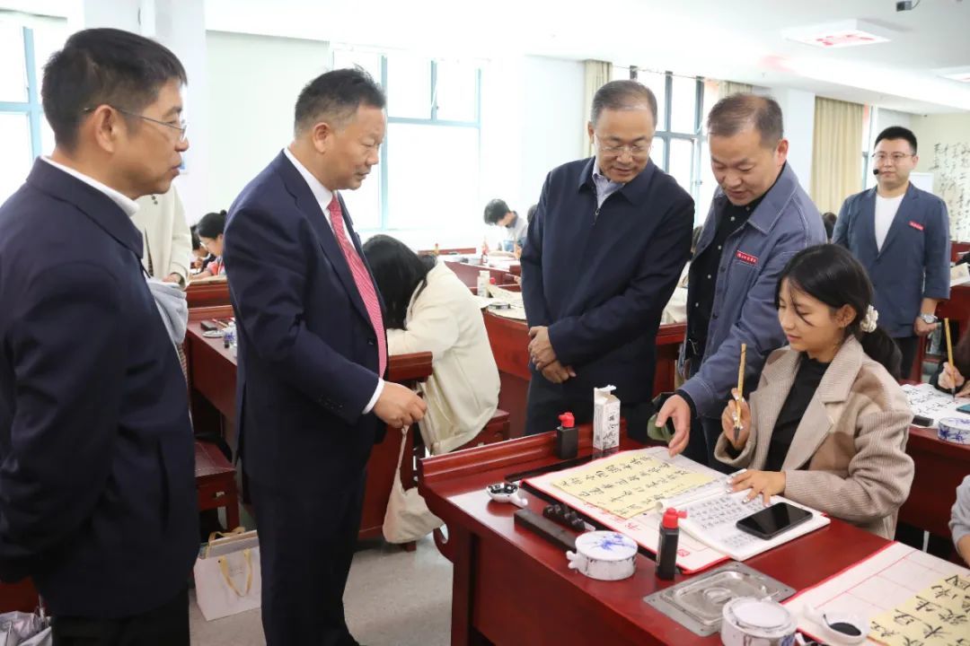 省政府副秘书长杜章彪,省委教育工委副书记郑志军,南昌师范学院党委