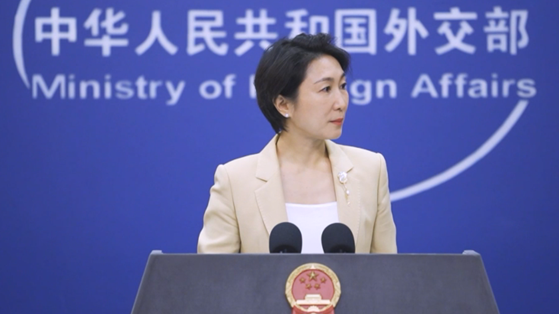 日媒称中日两国正协调领导人在APEC会议期间会晤，外交部回应_凤凰网视频_凤凰网