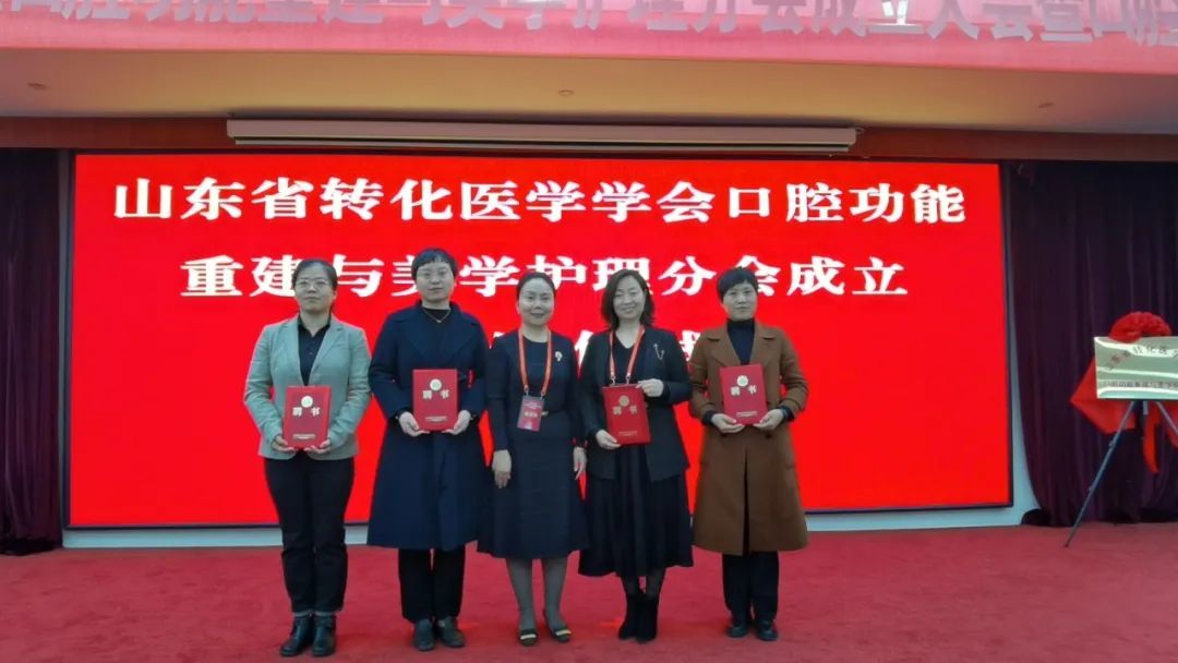 从左往右依次为:王丽、王芳、吕艾芹、张春黎