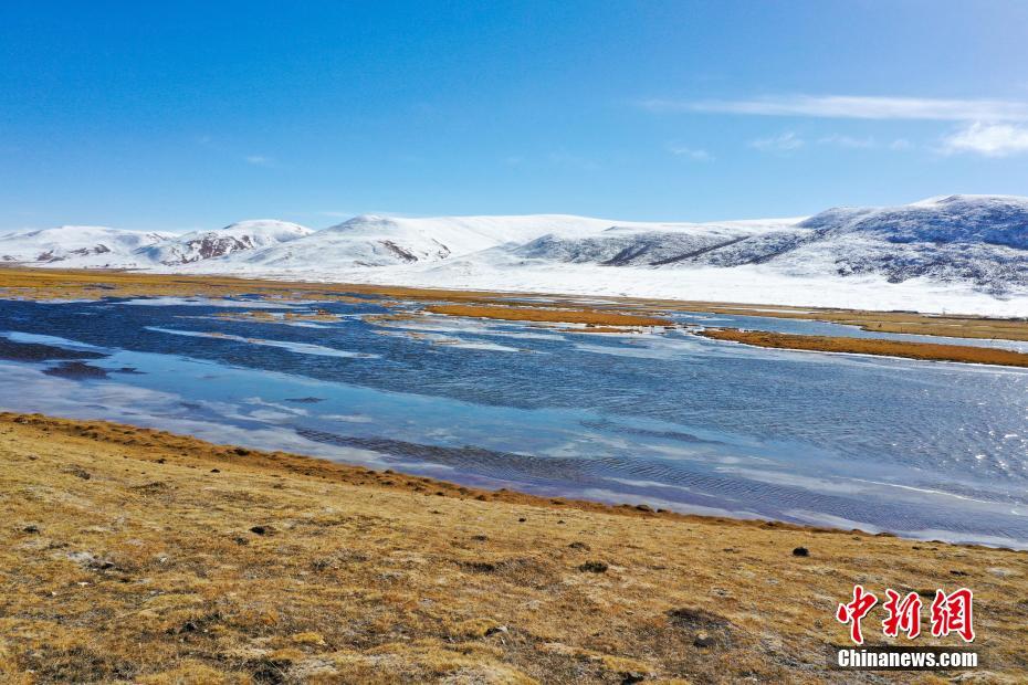 青海玉树隆宝滩国际重要湿地冬日景色旖旎