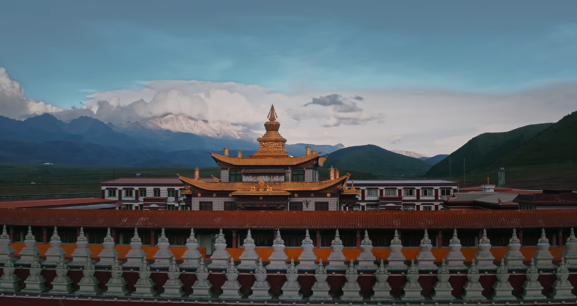 图片截取自凤凰网旅游文旅纪录片《探秘丝路甘孜·解码川西秘境》