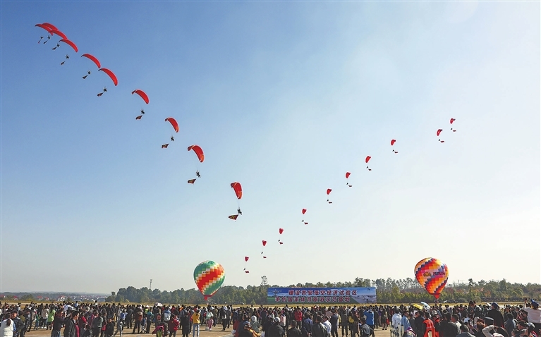 2023年全国跳伞锦标赛在吉安县桐坪飞行小镇开幕（图）