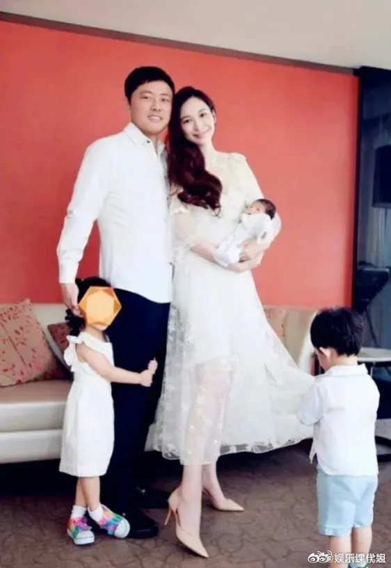 吴佩慈未婚夫纪晓波被定性为恶势力团伙首脑,其姨妈被判入狱