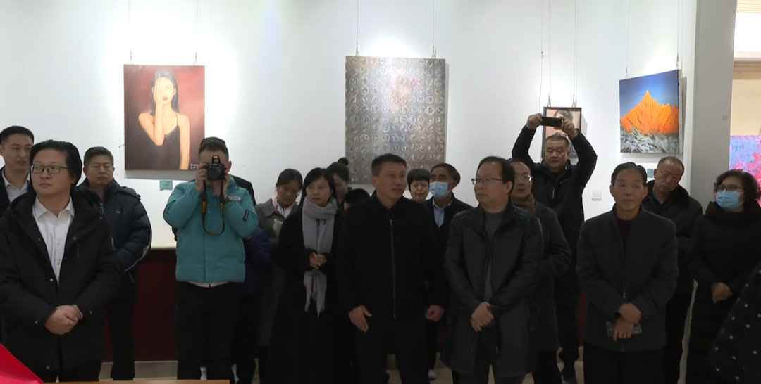 逸鹿品泉——张晨阳个人油画展在鹿泉区民俗文化馆开展