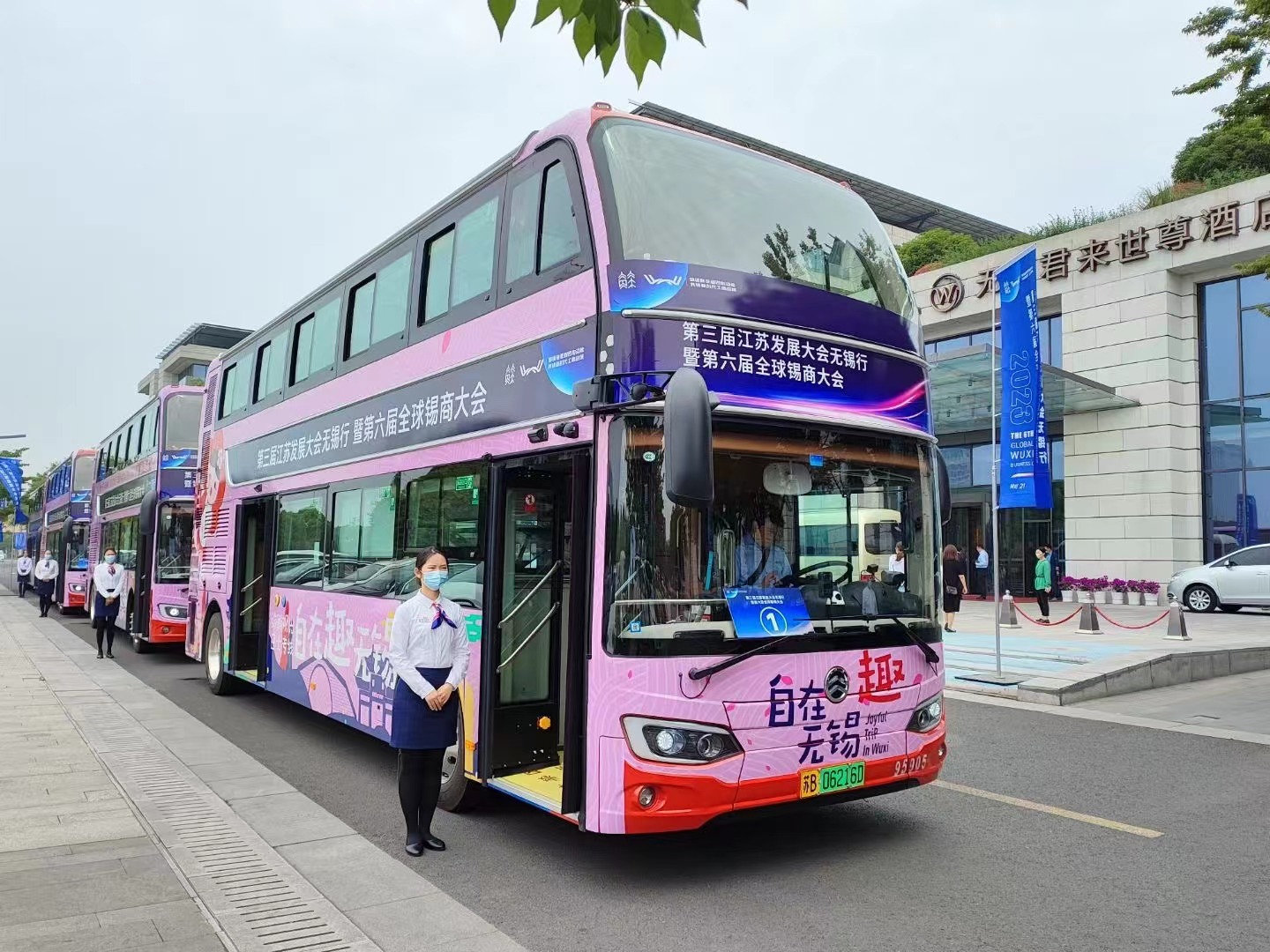 无锡双层巴士运营两周年：打造扮靓城市发展新名片