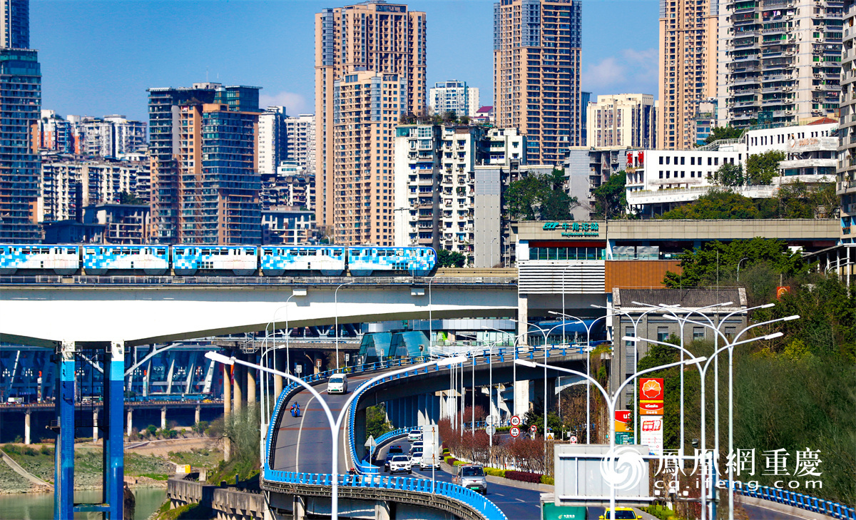 远处为重庆轨道交通3号线牛角沱站