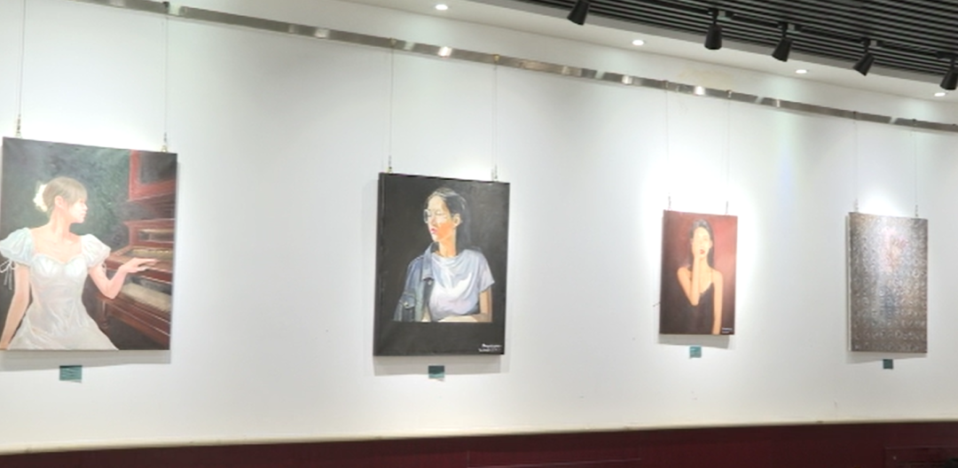 逸鹿品泉——张晨阳个人油画展在鹿泉区民俗文化馆开展