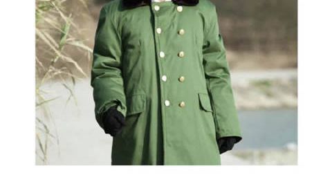 军大衣登上电商平台热搜55元起的军大衣月销5万件军大衣能成为羽绒服