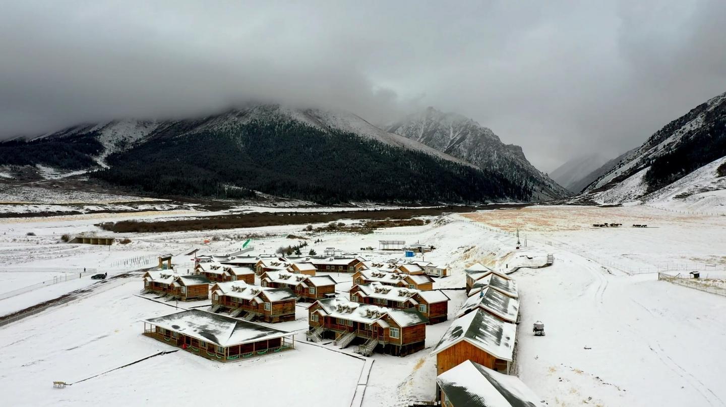 坐著高鐵遊冬日山丹馬場來一場穿越童話世界之旅