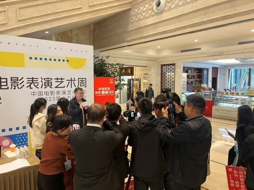 演员陈逸恒接受牛咔视频采访