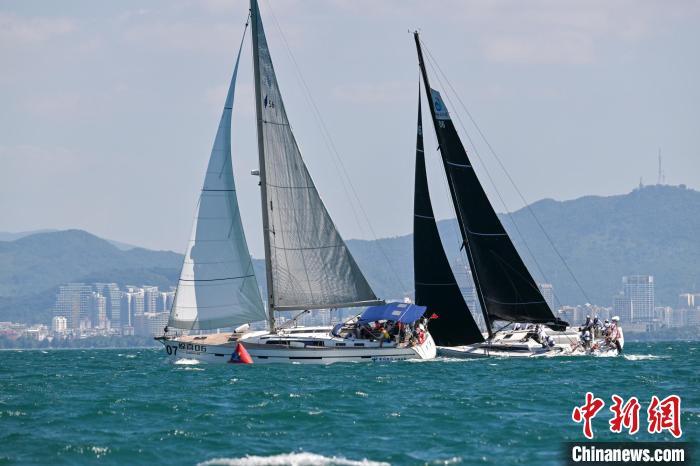 第十二届环海南岛国际大帆船赛在三亚开赛
