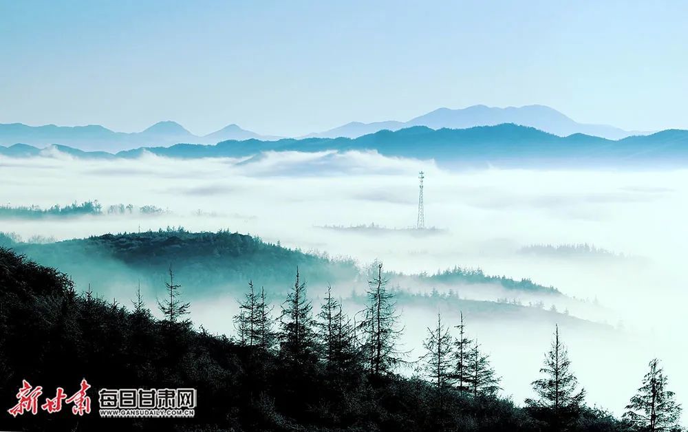 初冬雪雾锁禅林 人间仙境贵清山