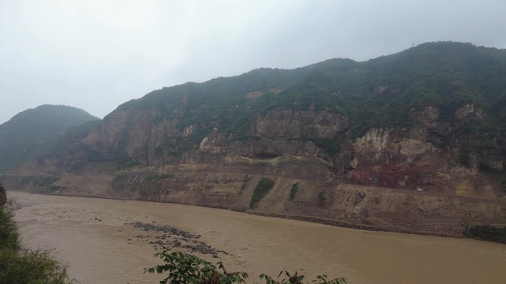 河南省三门峡市城乡一体化示范区以生态修复之名违规挖湖造景