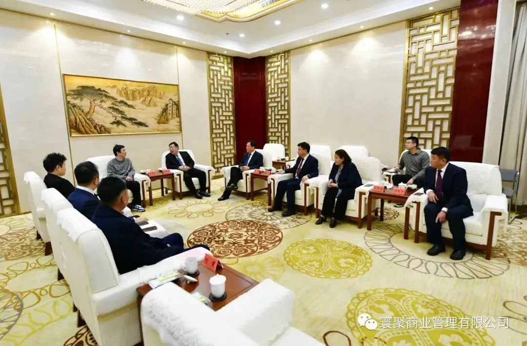 装饰装修公司开会真实图 214AB695375135E0E8843A93F2F1F064AE3EBB01_size126_w1080_h710.jpg