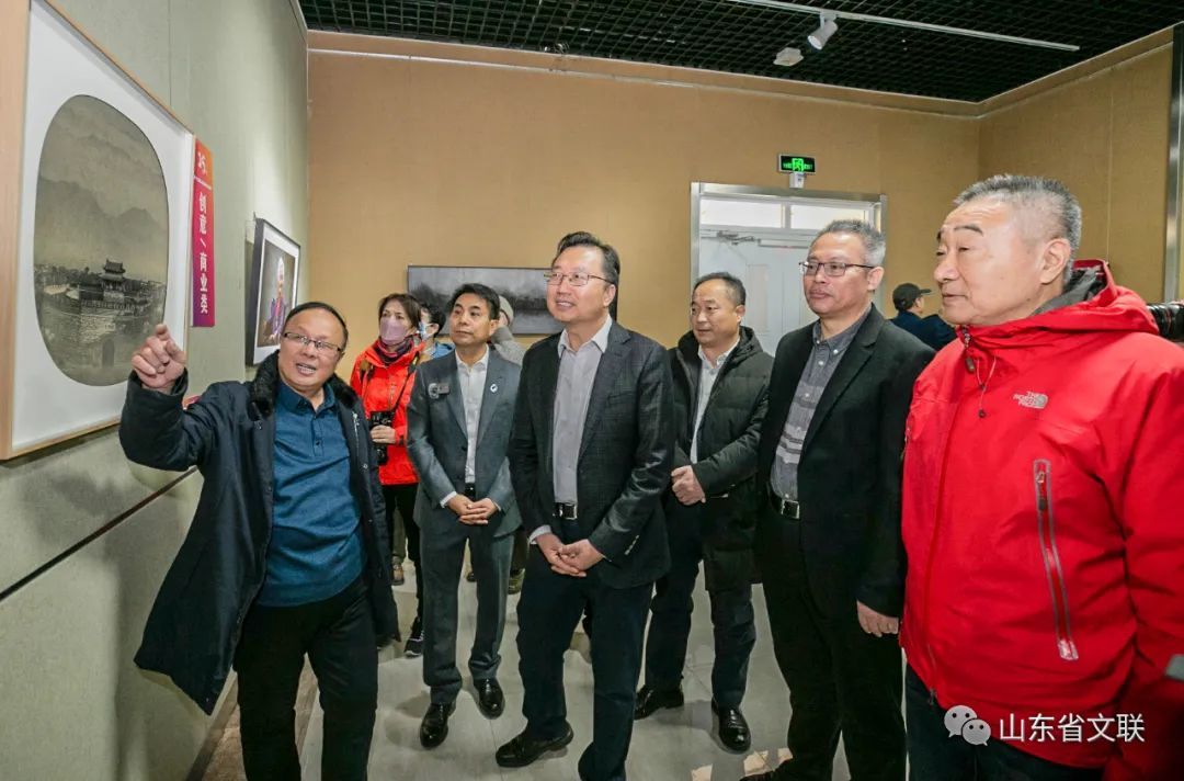 省文联、省摄协领导和协会获奖会员现场交流