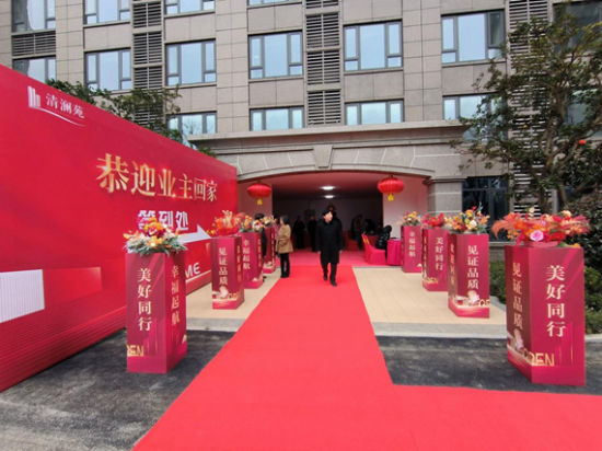 长沙开福区一项目迎接业主收房。