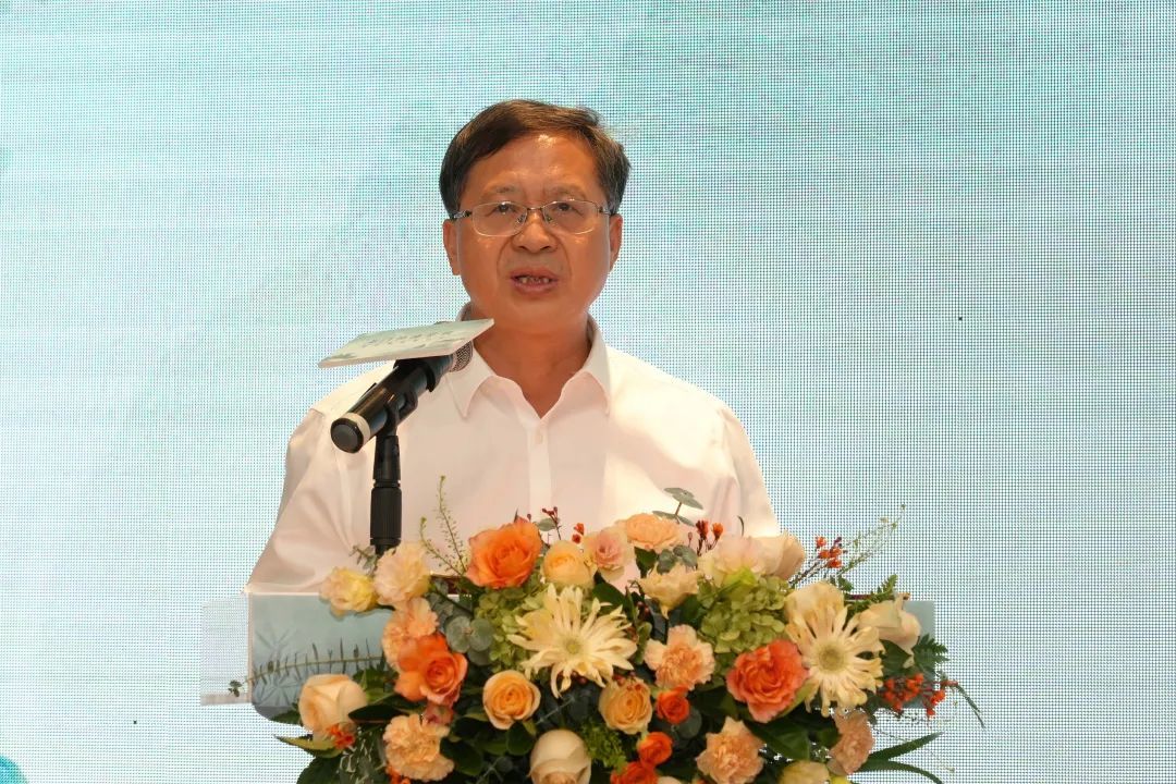 南海区石门中学党委书记李卫东现场致辞。