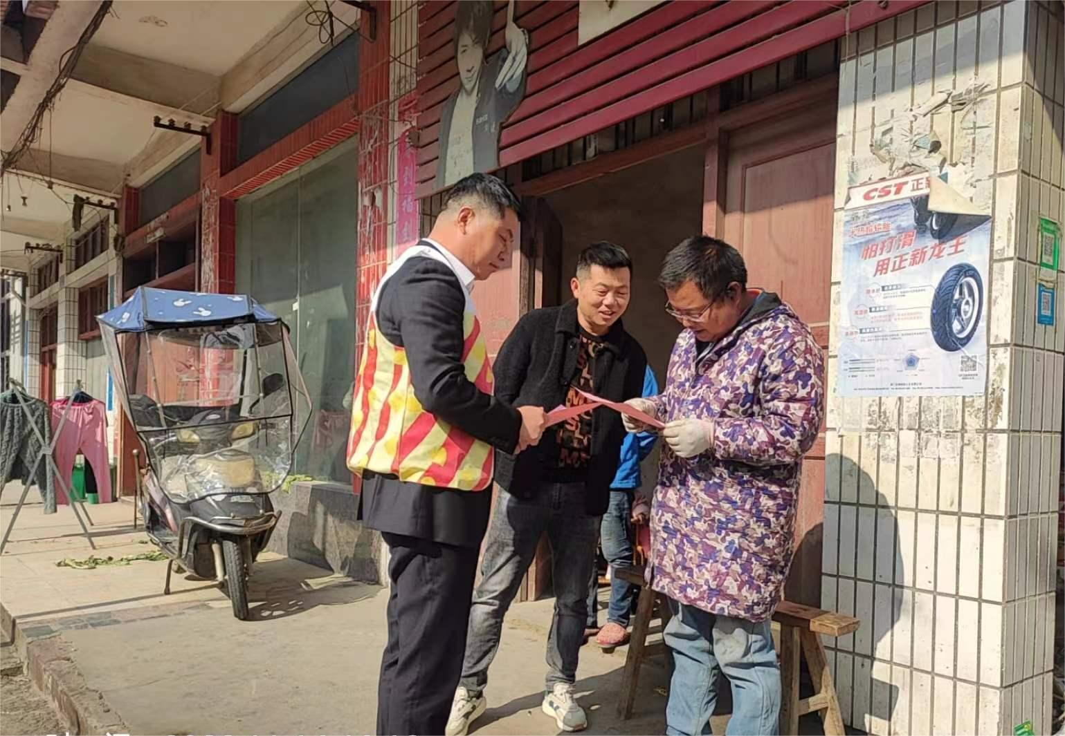 南昌县蒋巷镇医保政策讲明白参保宣传暖人心