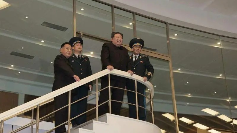 凤凰早报|黑龙江一煤矿发生事故致11人遇难；“巴菲特副手”芒格去世