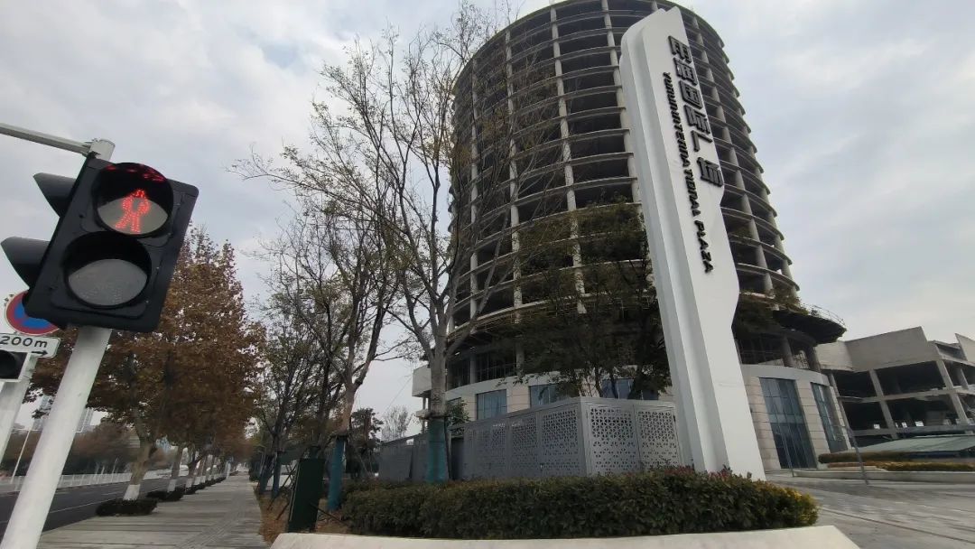山东青岛雨润国际广场停工调查江苏前首富的地产危局丨深度