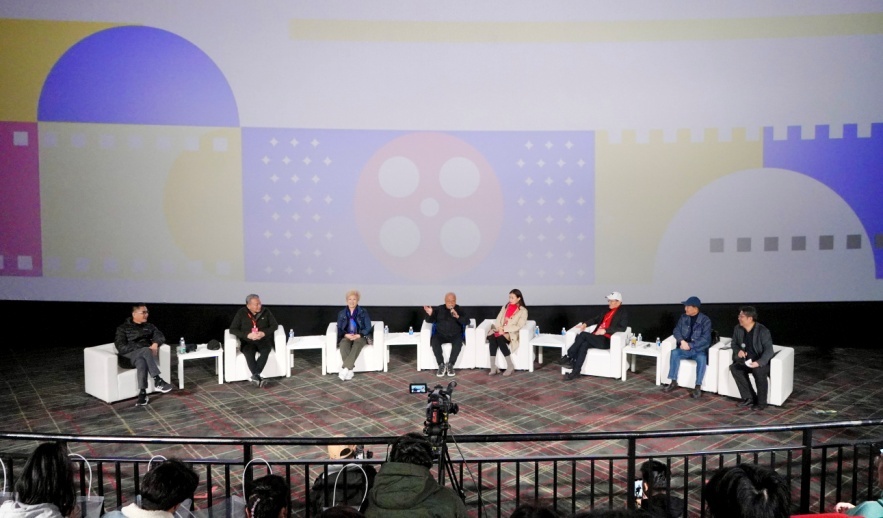 电影《烈火金钢》映后观众见面会。