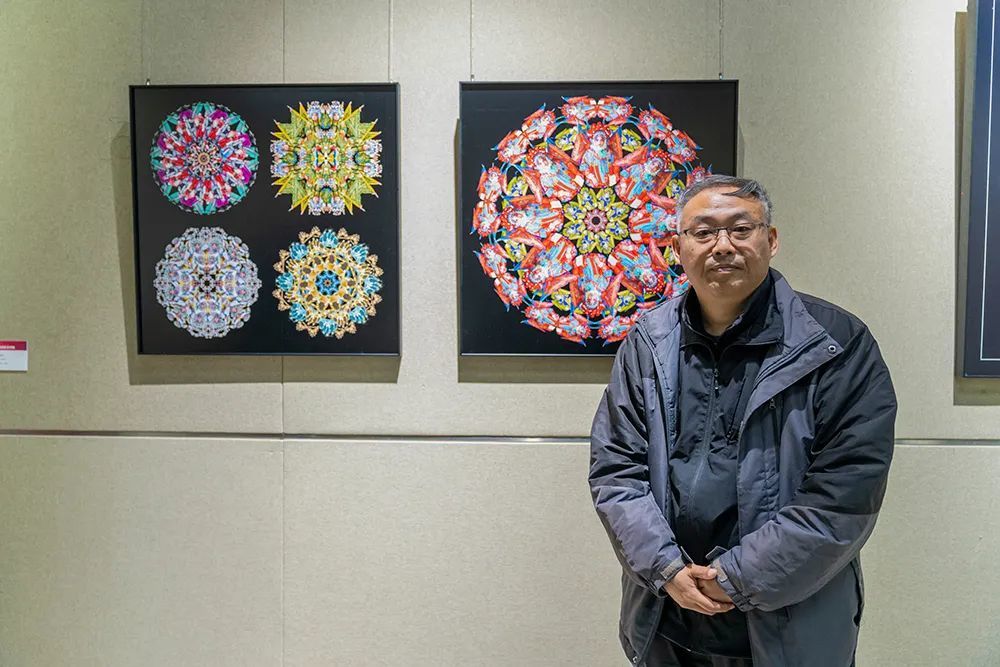 三等奖 《戏服万花筒》（组照） 作者：赵斌