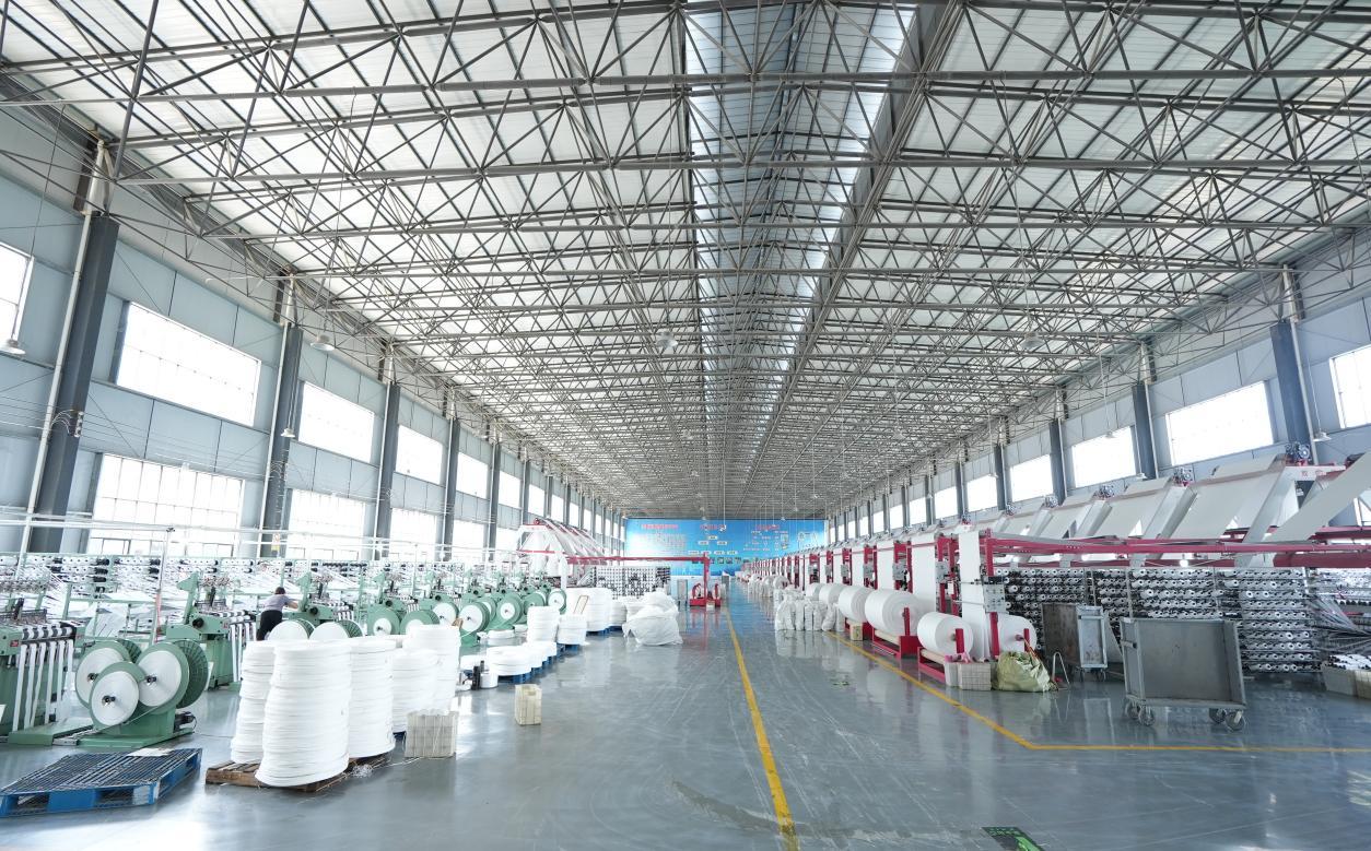 河南裕博塑业有限公司集装袋加工项目投产达效。