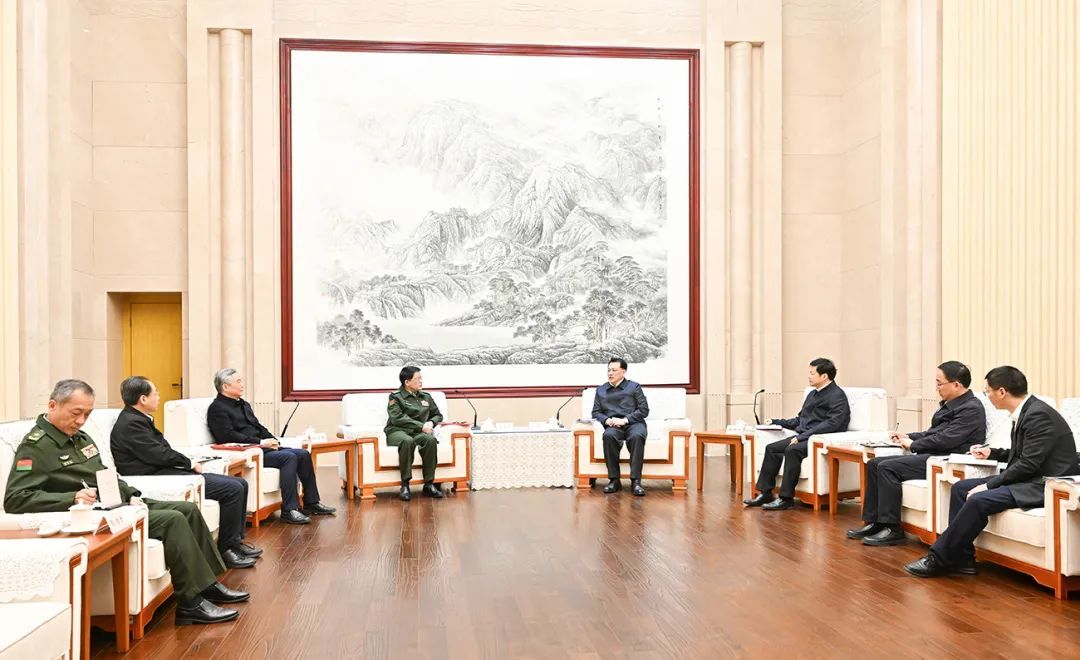 11月29日上午，市委书记袁家军看望重庆市新当选的两院院士。苏思 摄