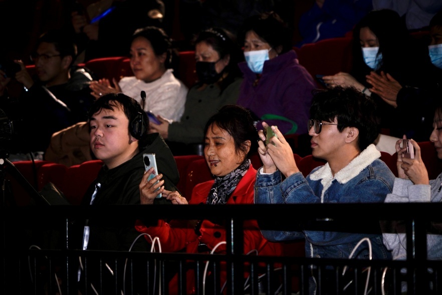 观众拍下珍贵画面。