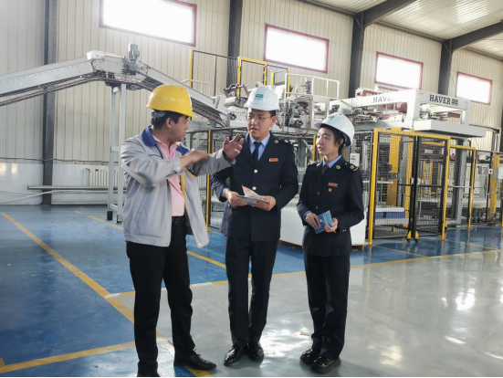 安定区税务局青年党员干部突击队走访企业“问需纾困”