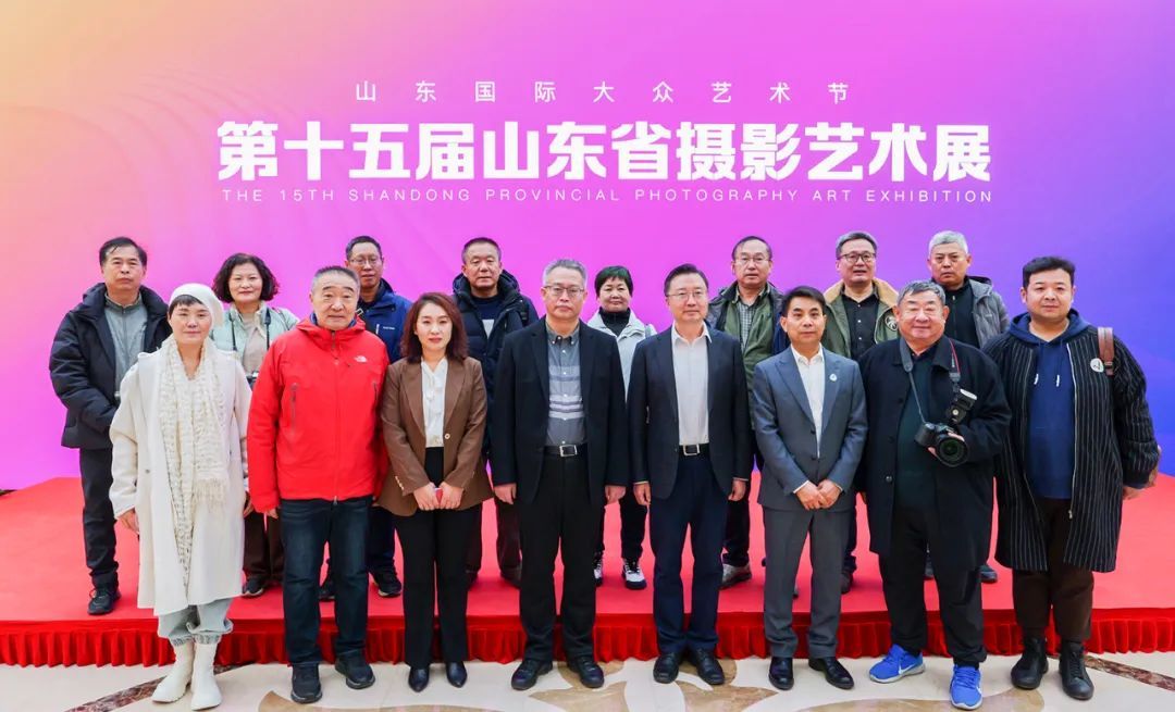 济宁市摄影家协会组织会员赴第十五届山东省摄影艺术展参观学习