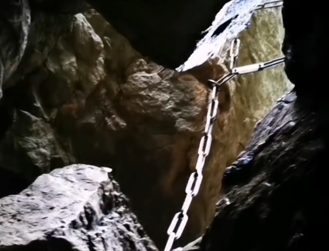 初冬雪雾锁禅林 人间仙境贵清山