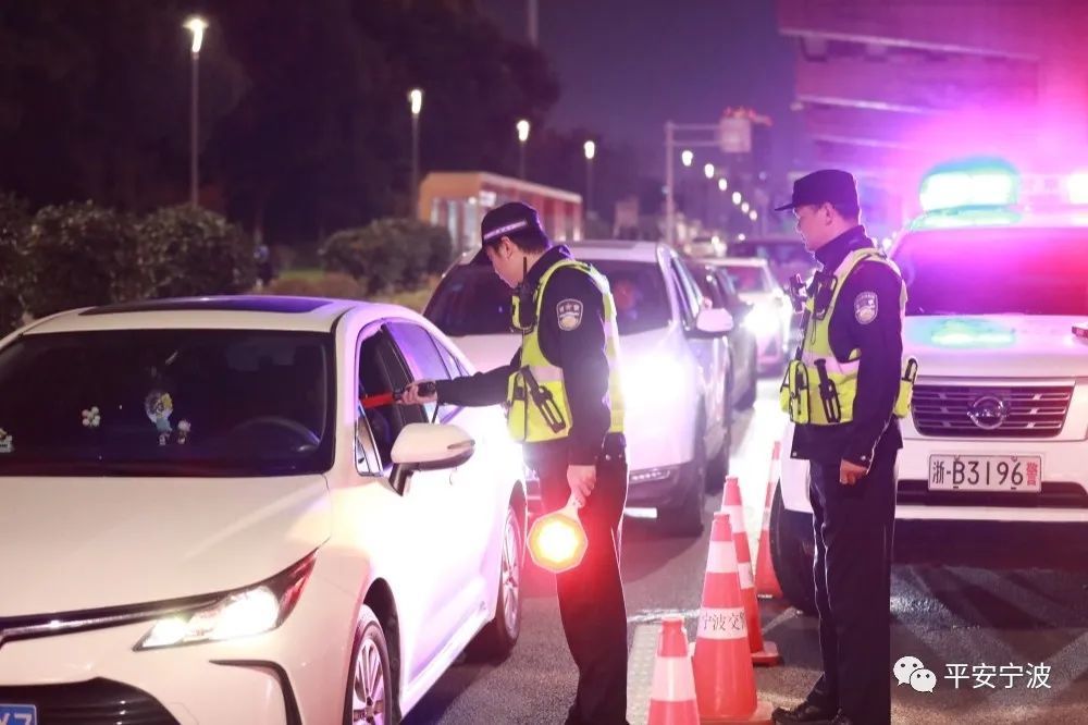 11月已查处超700起宁波交警全力围剿酒驾