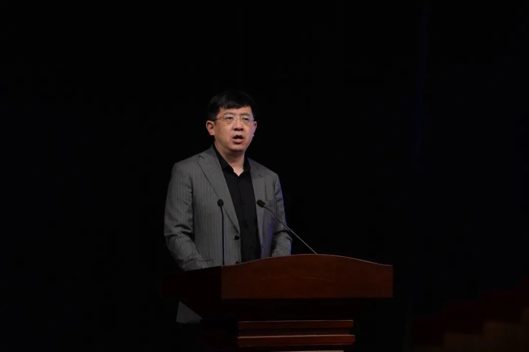 龙口市教育和体育局党组成员、教研室主任赵剑锋