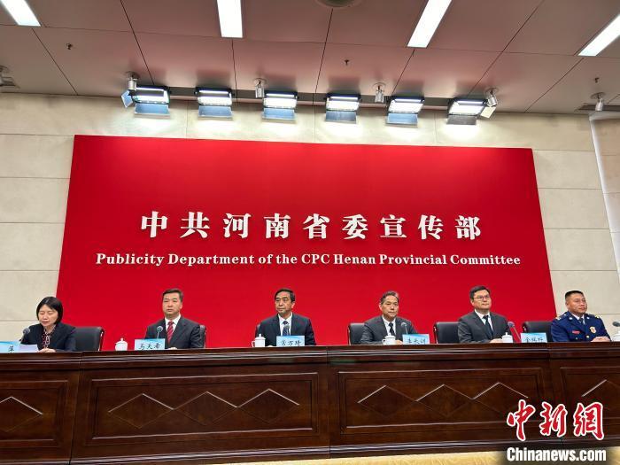 图为新闻发布会现场。　　王宇 摄