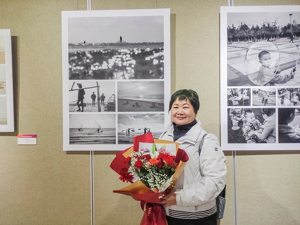 优秀奖 《踩着高跷捕小虾》（组照） 作者：李卫平