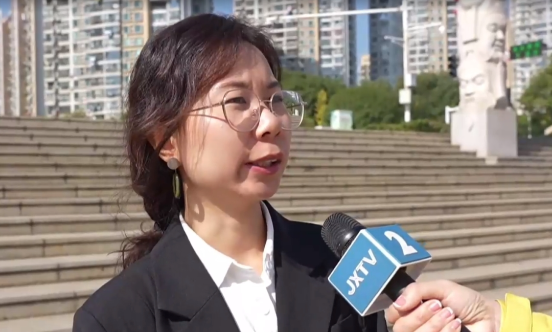 南昌赣江市民公园傩文化广场好多虫子 看得让人头皮发麻