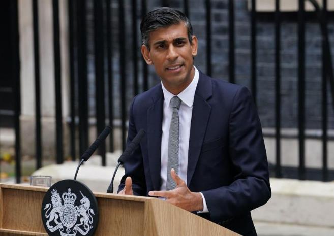 外交争端爆发，英国首相最后一刻取消会晤，希腊总理恼火