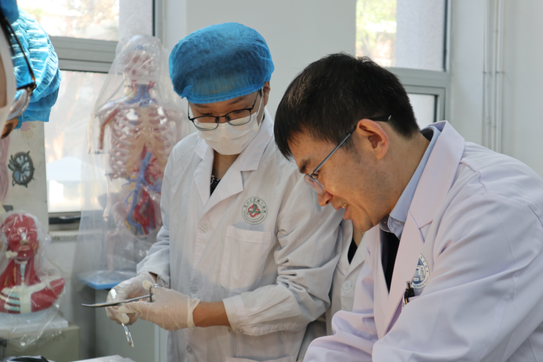 线下理论讲解和实验操作指导