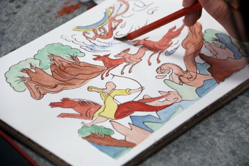 2023年11月29日，学员在敦煌研究院莫高学堂学习临摹敦煌壁画。张晓亮　摄