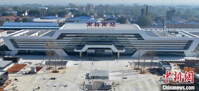 图为航拍南昌南站。李悭 摄