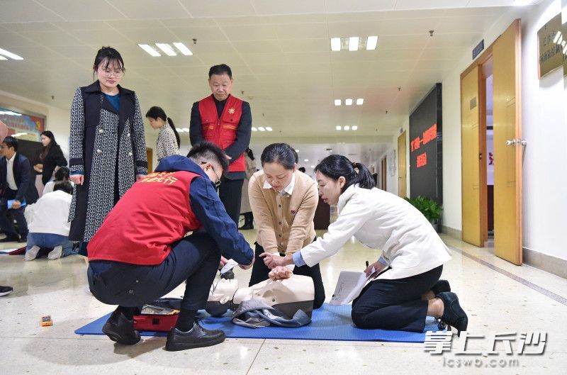 长沙市120急救中心急救培训团队开展急救知识技能“五进”活动。