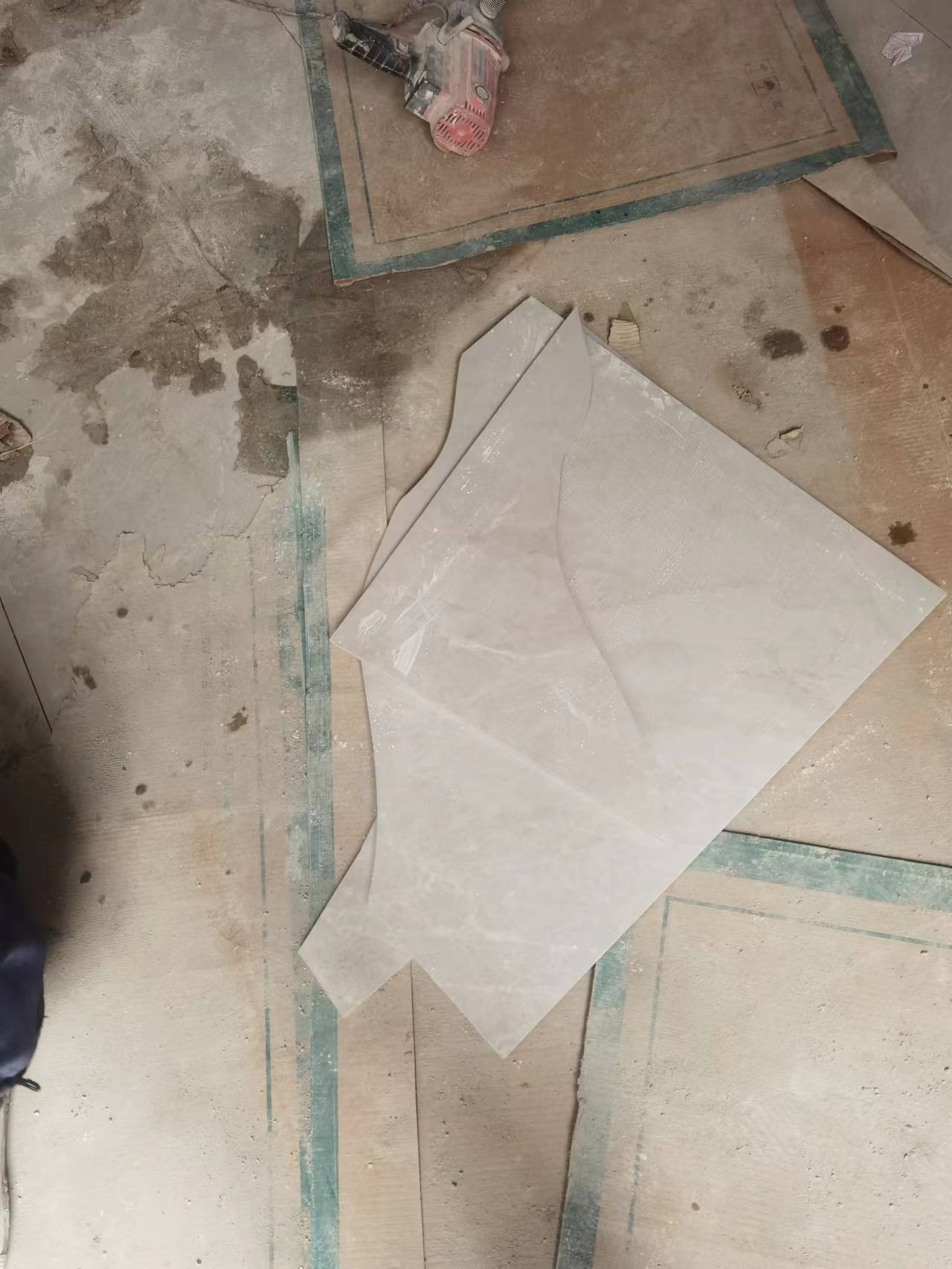 消费者购买的瓷砖一切就碎 蒙娜丽莎瓷砖不承认是质量问题