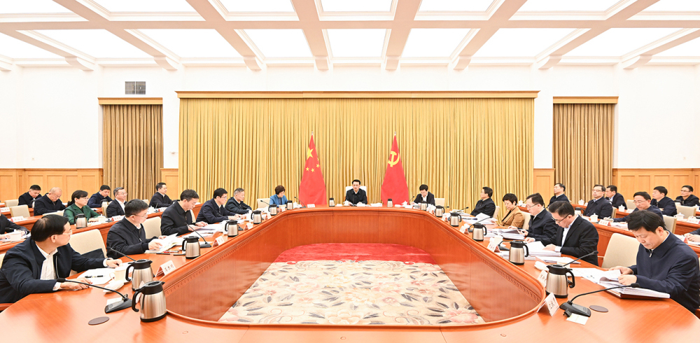12月1日下午，重庆市委常委会举行会议，市委书记袁家军主持并讲话。记者 苏思 摄