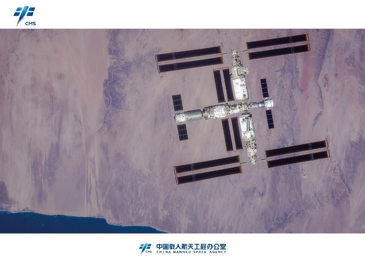 神舟十六号航天员拍摄空间站组合体全景图像 来源：中国载人航天微信公号