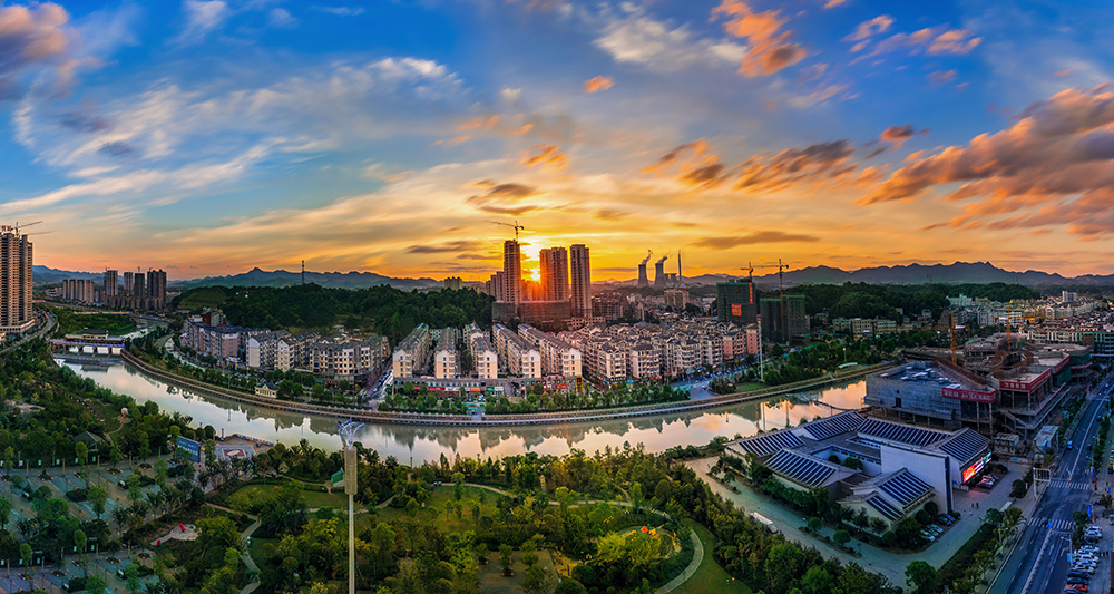 航拍芦溪全景（芦溪县融媒体中心 供图）