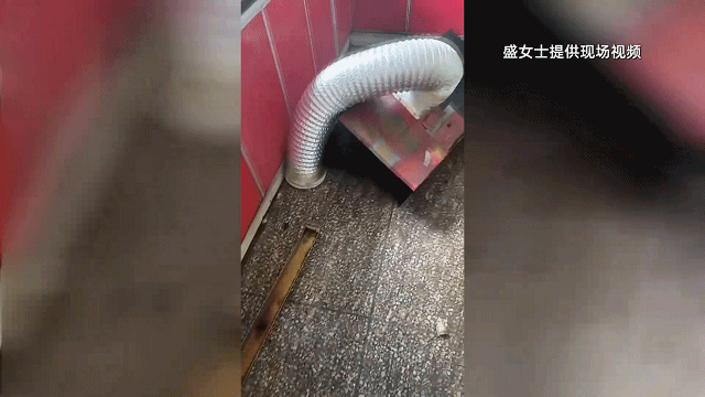 进贤一女子在厨房做饭 “华帝”抽油烟机突然掉落……